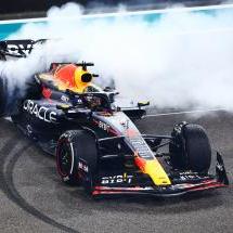 Verstappen triomphe à Abou Dabi et conclut une année record en beauté - Crédit photo : RB Content Pool - Getty Images