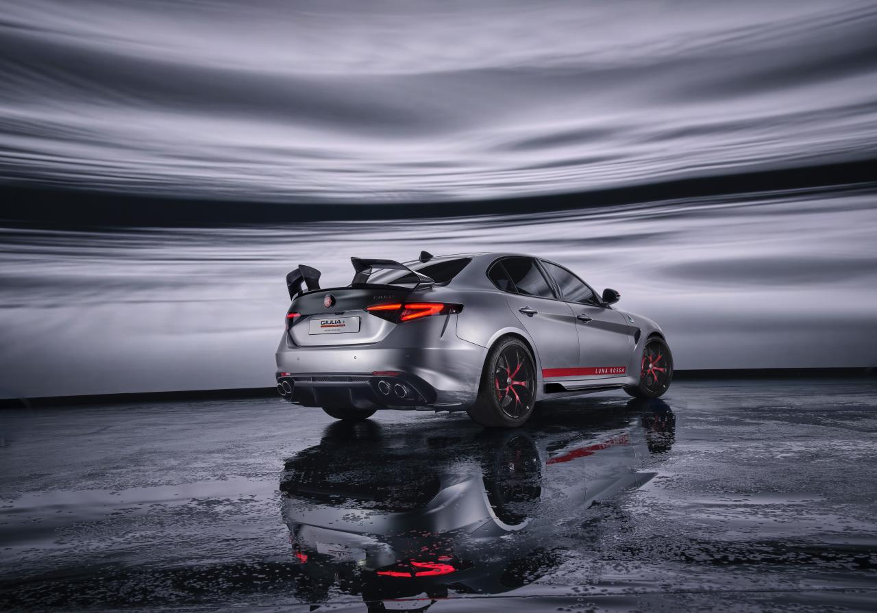 Alfa Romeo Giulia Quadrifoglio Luna Rossa : extrême comme jamais - Crédit photo : Alfa Romeo / Stellantis