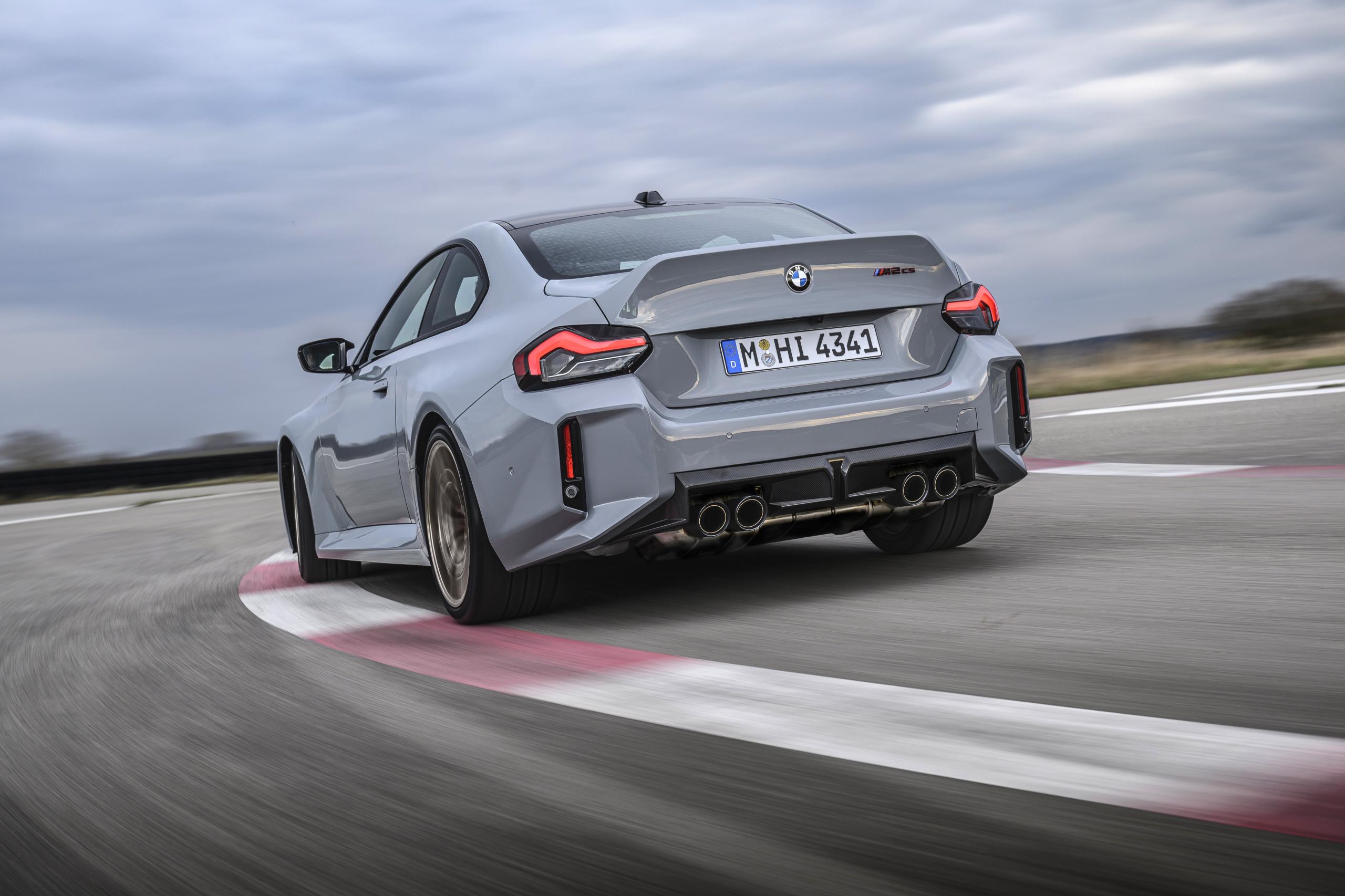 BMW M2 CS version 2025 : 530 ch de brutalité en propulsion - Crédit photo : BMW / UWE FISCHER