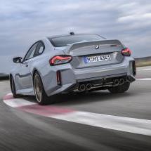 BMW M2 CS version 2025 : 530 ch de brutalité en propulsion - Crédit photo : BMW / UWE FISCHER