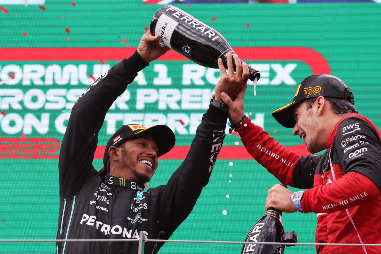 Hamilton frappe la F1 en quittant Mercedes pour Ferrari