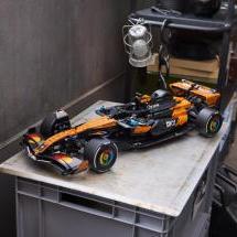 LEGO Technic dévoile la McLaren MCL39 F1 championne 2025 en 1:8 - Crédit photo : LEGO