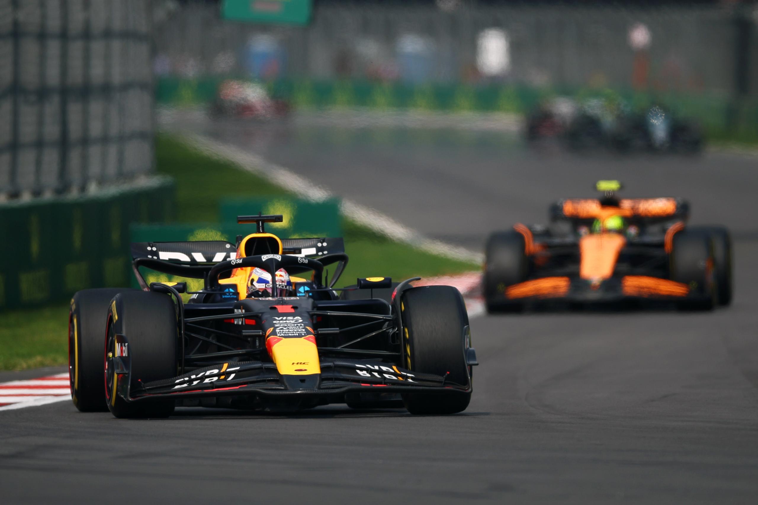 Dialogue constructif entre FIA et pilotes - Crédit photo : Red Bull Content Pool - Getty Images