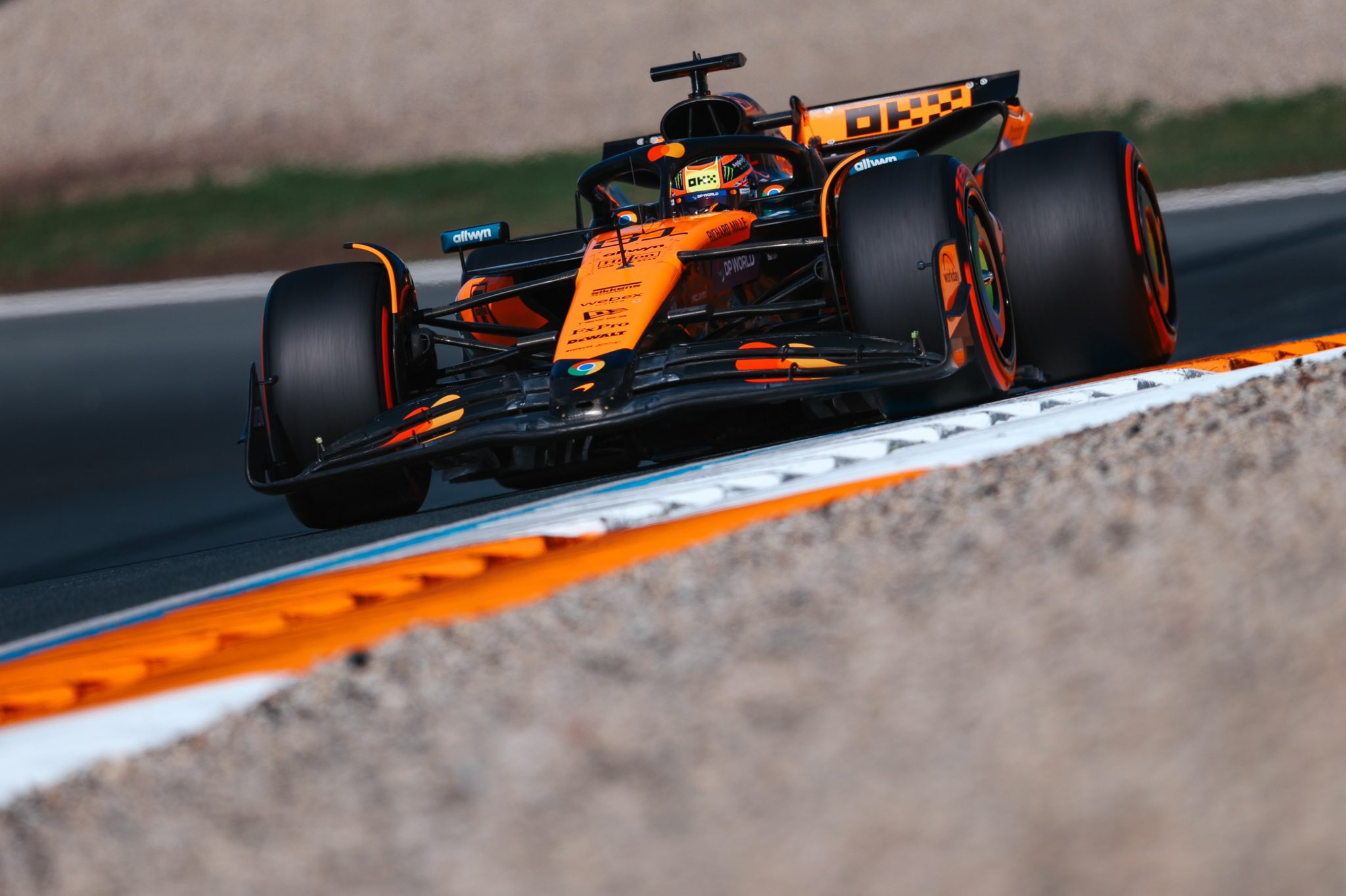 Piastri arrache la pole à Norris après un beau duel à Zandvoort - Crédit photo : McLaren Racing via X